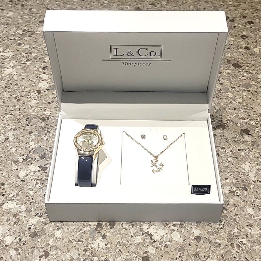 Women's watch and necklace set